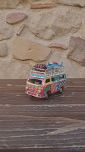 Carica e avvia il video nel visualizzatore di galleria, Minivan Retrò Piccolo 10 cm - Miniature Decorate - cod 7
